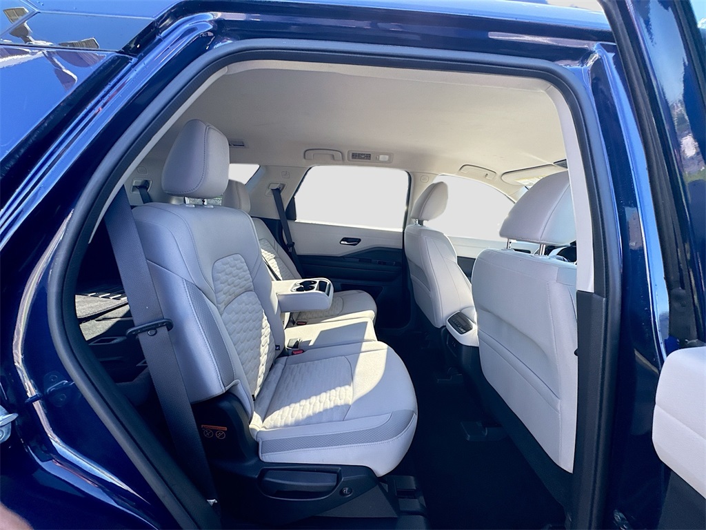 Vehicle image 12 of 24