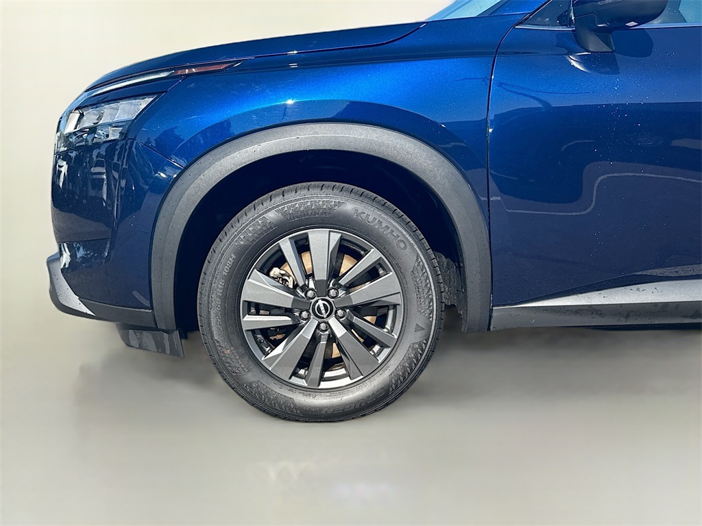 Vehicle image 9 of 24