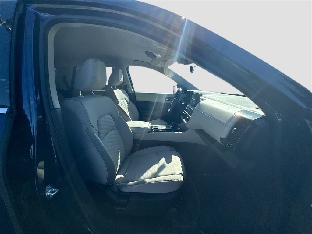 Vehicle image 11 of 24