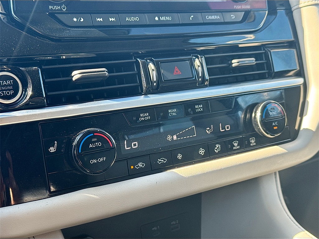 Vehicle image 20 of 24