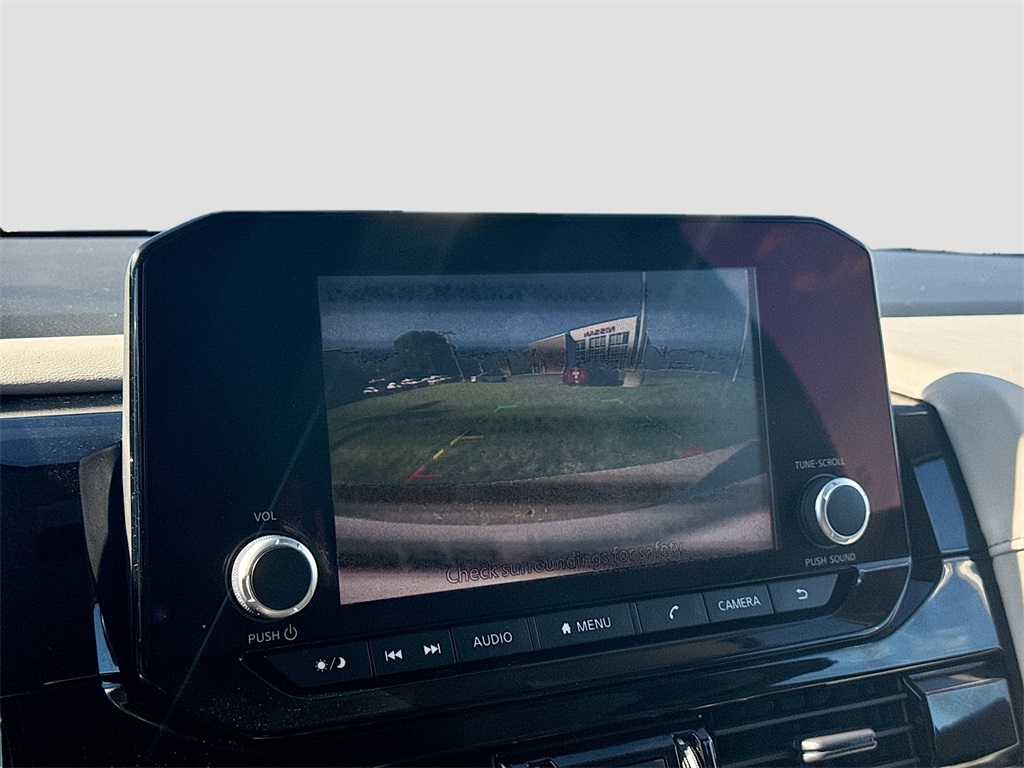 Vehicle image 18 of 24