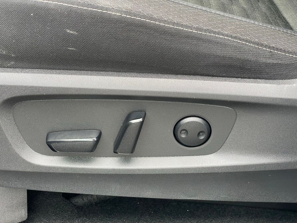 Vehicle image 14 of 37