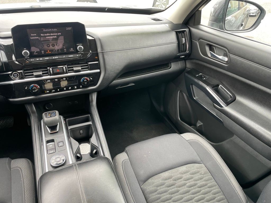 Vehicle image 11 of 37