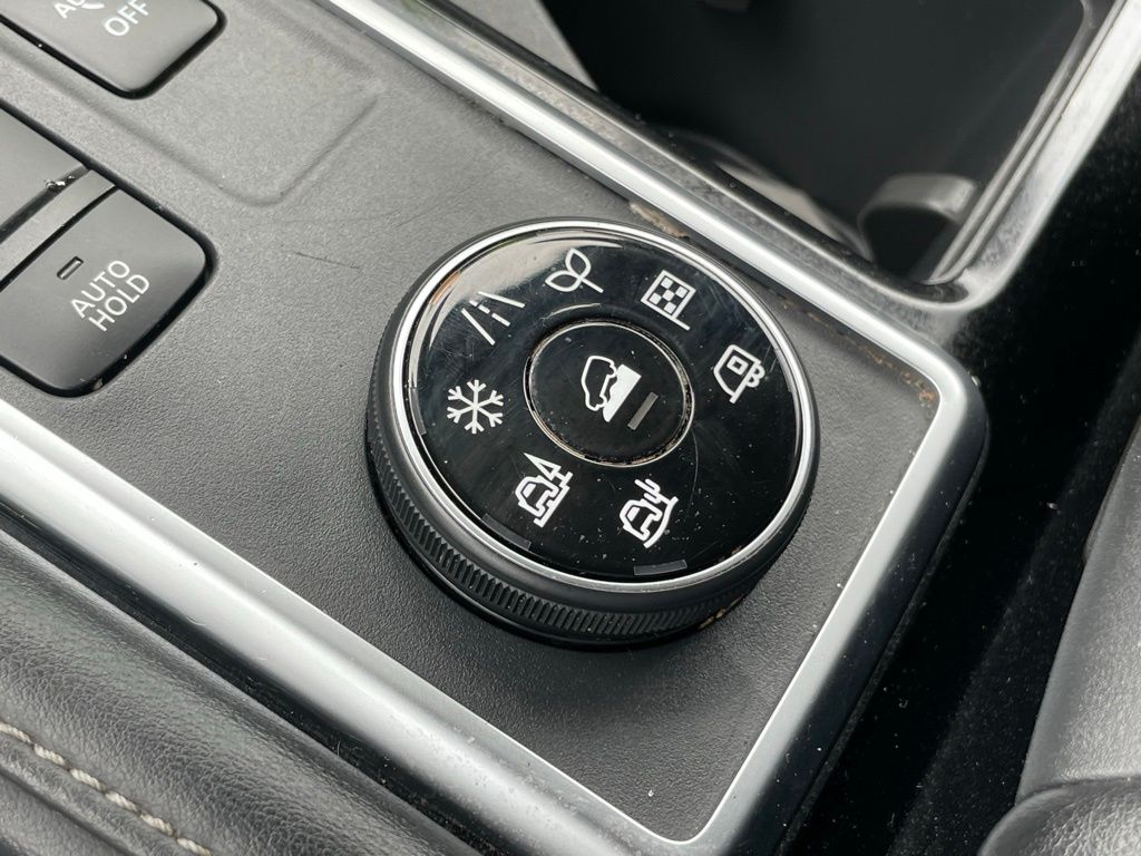 Vehicle image 24 of 37