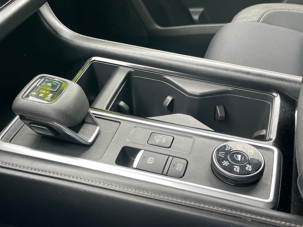 Vehicle image 22 of 37