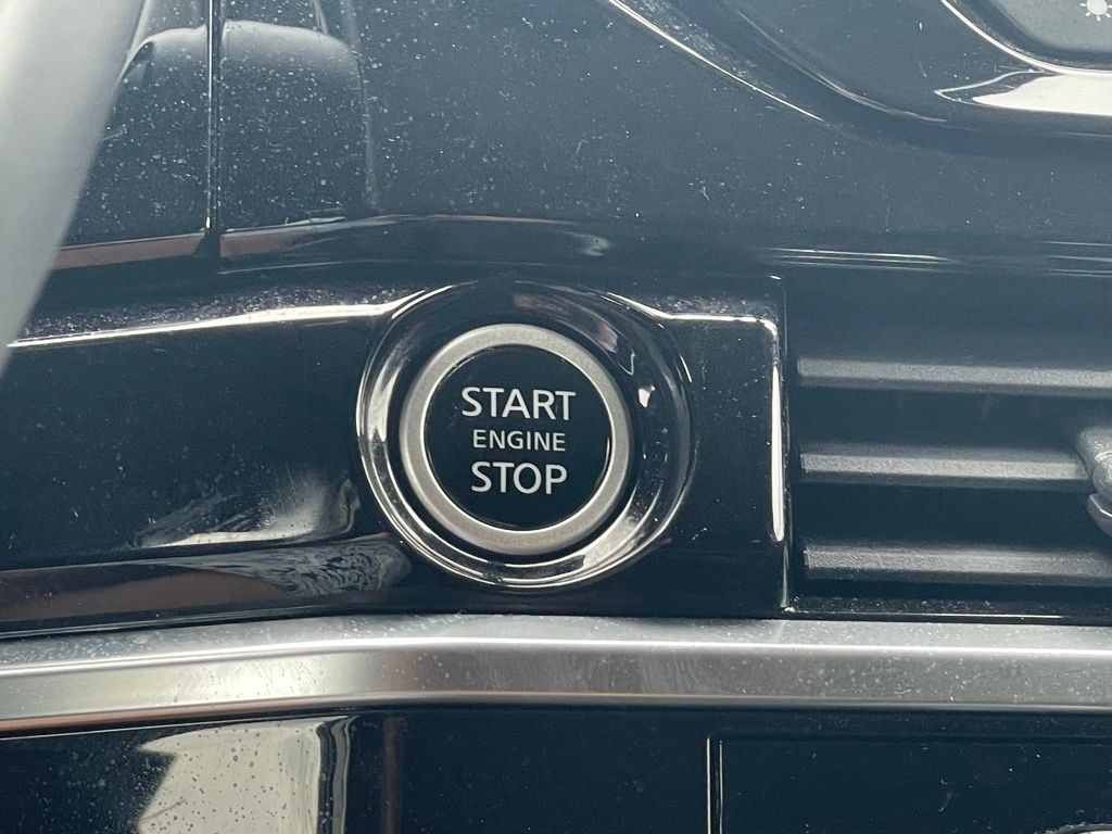Vehicle image 21 of 37