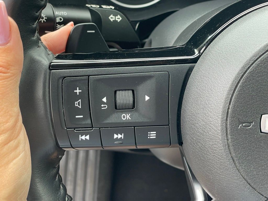 Vehicle image 16 of 37