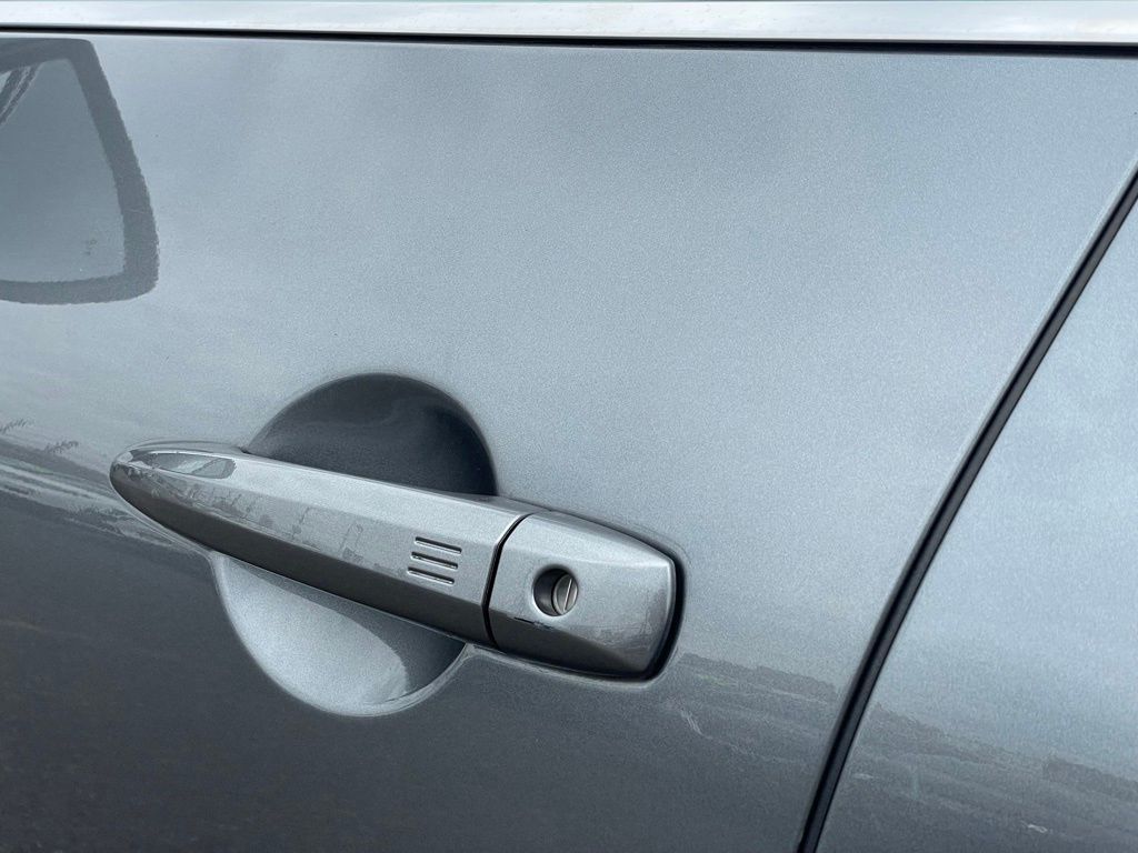 Vehicle image 26 of 37