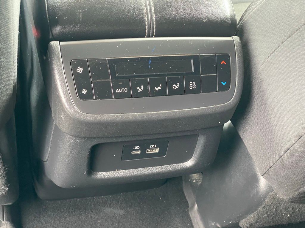 Vehicle image 9 of 37