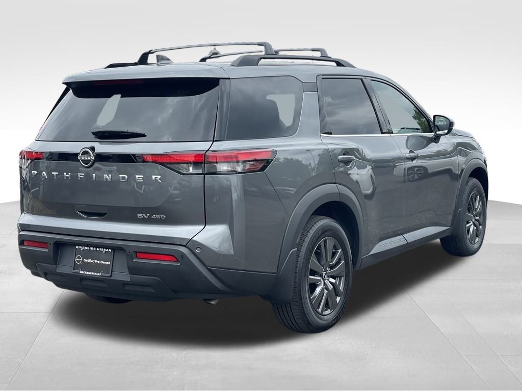 Vehicle image 4 of 37