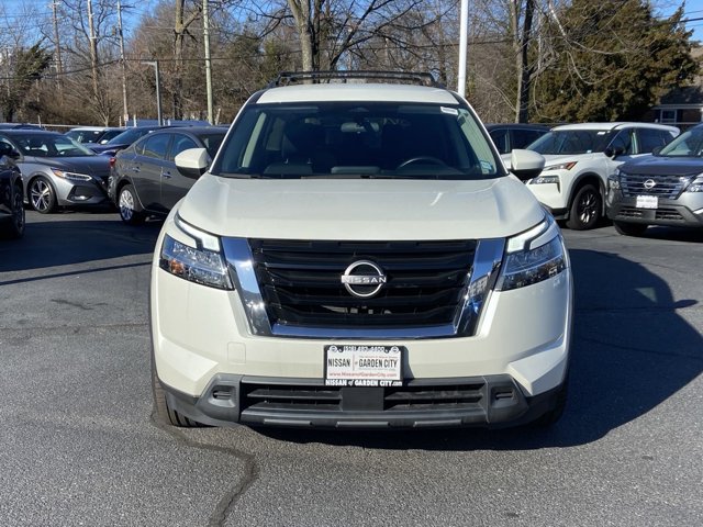 Vehicle image 2 of 31