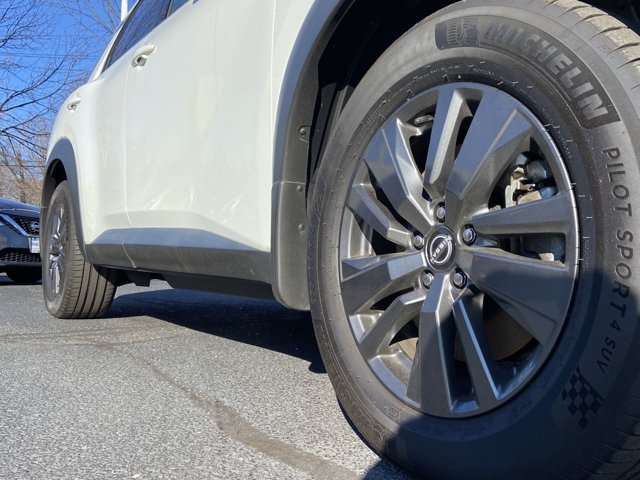 Vehicle image 9 of 31