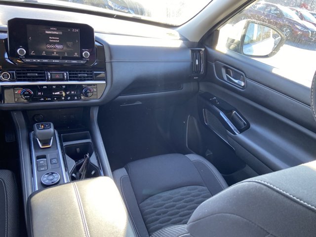 Vehicle image 14 of 31