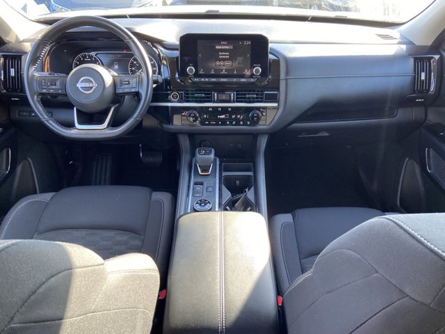 Vehicle image 11 of 31