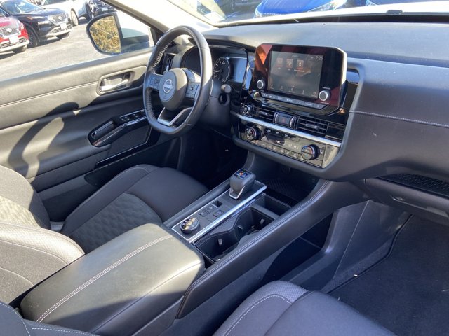Vehicle image 24 of 31