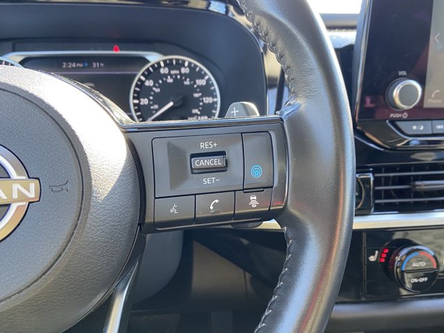Vehicle image 17 of 31