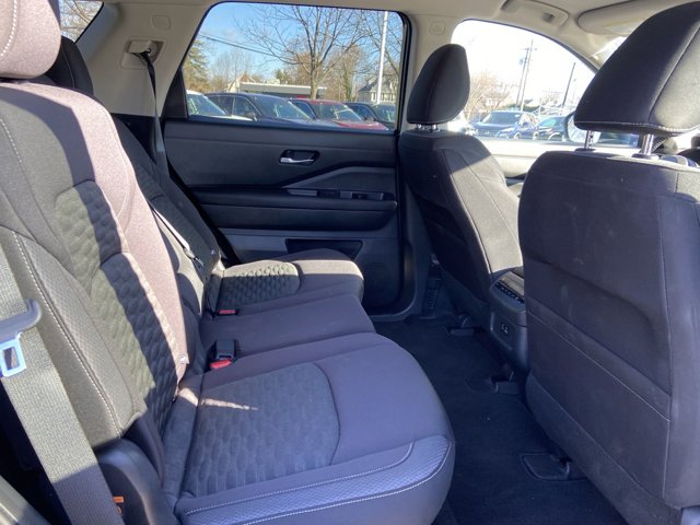 Vehicle image 27 of 31