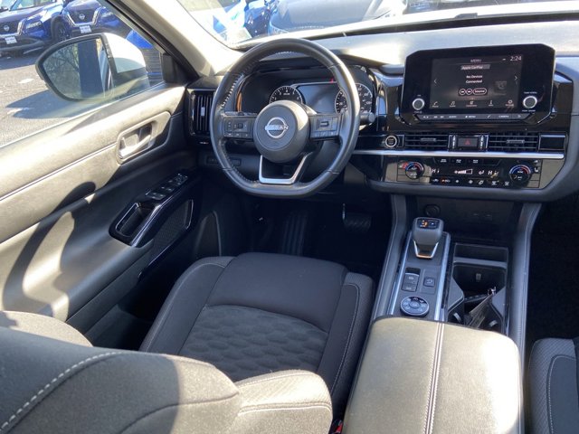 Vehicle image 13 of 31