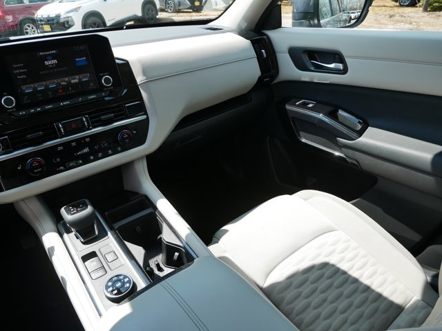 Vehicle image 11 of 37