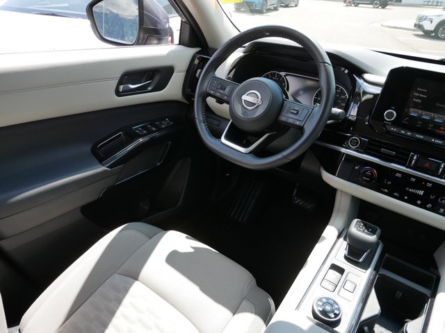 Vehicle image 9 of 37