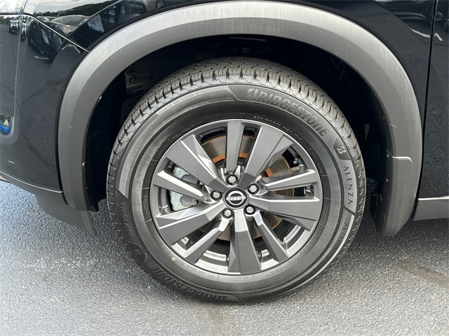 Vehicle image 8 of 27