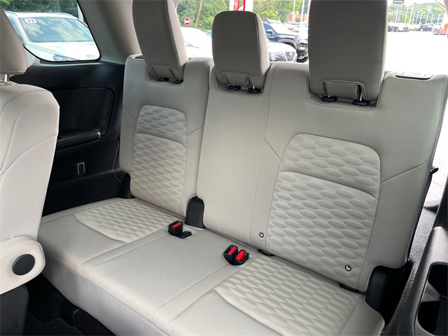 Vehicle image 11 of 27