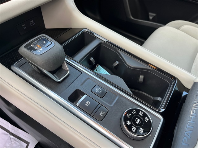 Vehicle image 25 of 27