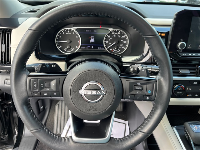 Vehicle image 19 of 27