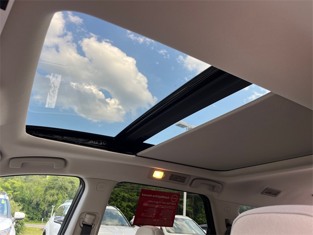 Vehicle image 16 of 27
