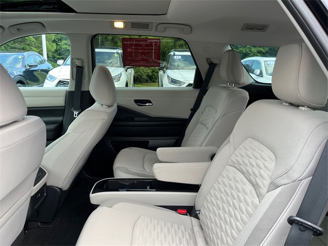 Vehicle image 12 of 27
