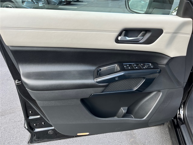 Vehicle image 26 of 27