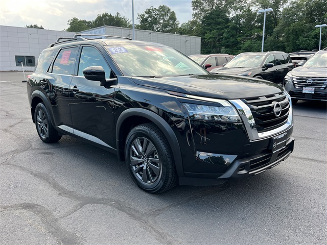 Vehicle image 4 of 27
