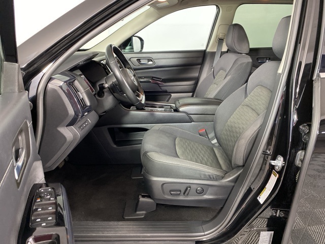 Vehicle image 16 of 28