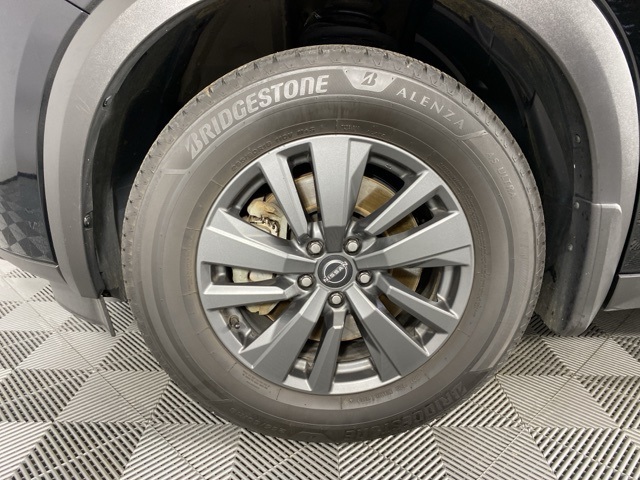 Vehicle image 10 of 28