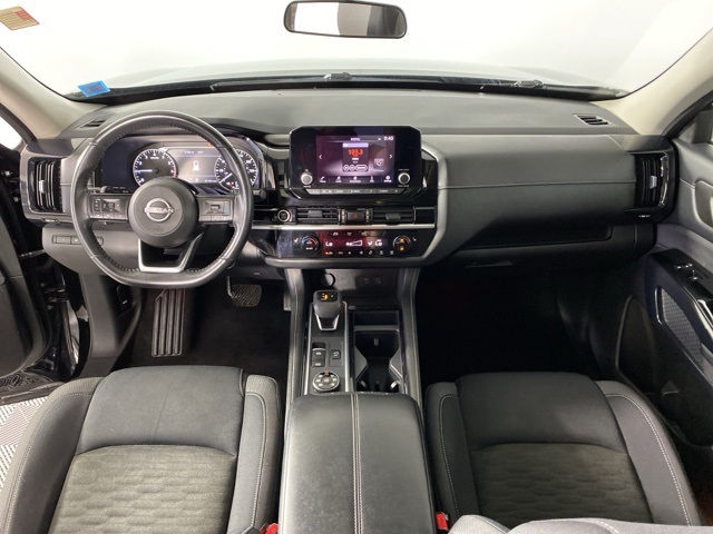 Vehicle image 17 of 28