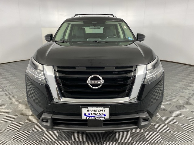 Vehicle image 2 of 28