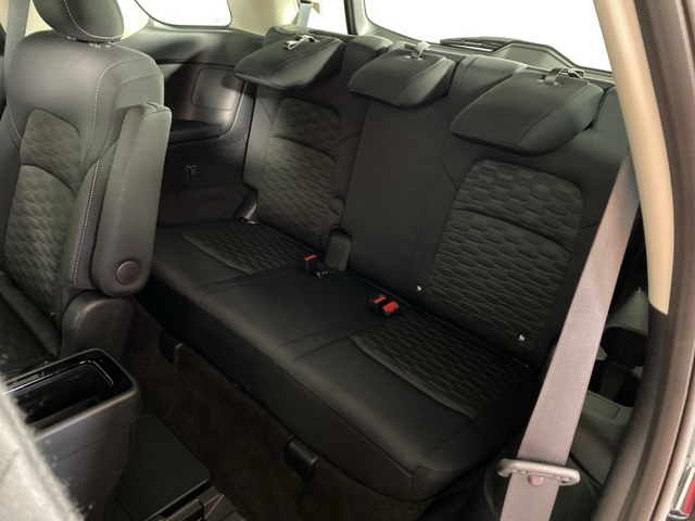 Vehicle image 13 of 28