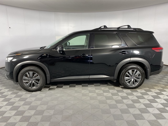 Vehicle image 8 of 28