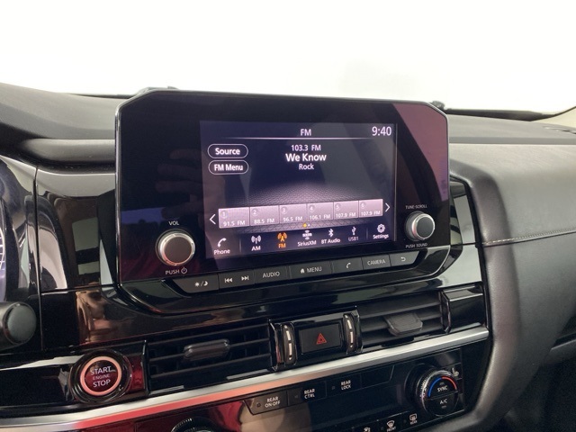 Vehicle image 21 of 28