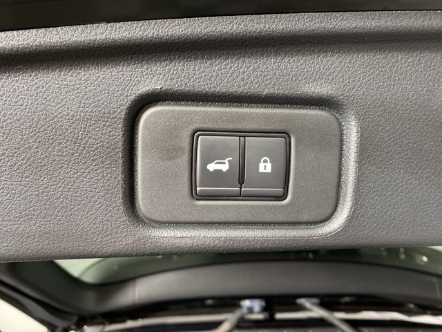 Vehicle image 24 of 28