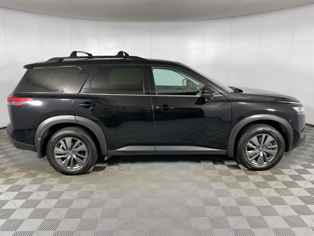 Vehicle image 4 of 28