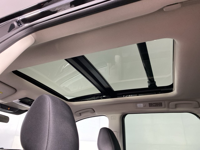 Vehicle image 25 of 28