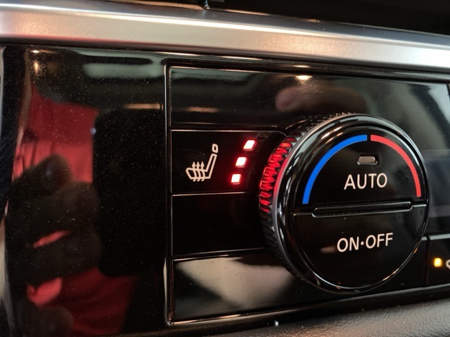 Vehicle image 27 of 28