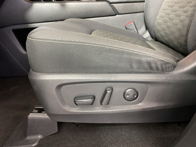 Vehicle image 26 of 28