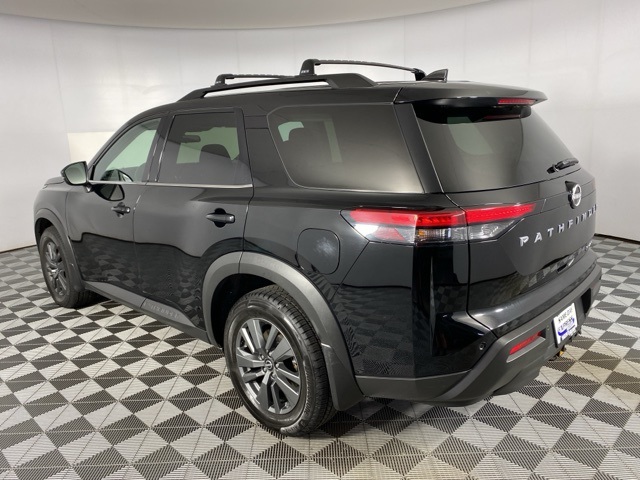 Vehicle image 7 of 28