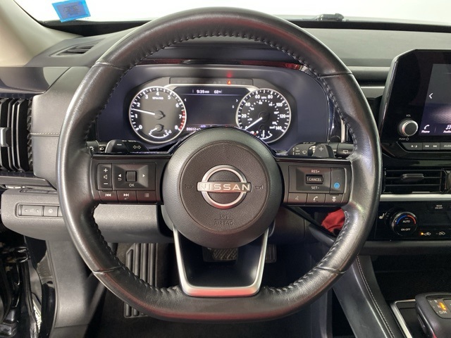 Vehicle image 18 of 28