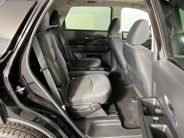 Vehicle image 14 of 28