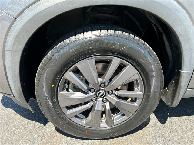 Vehicle image 8 of 25