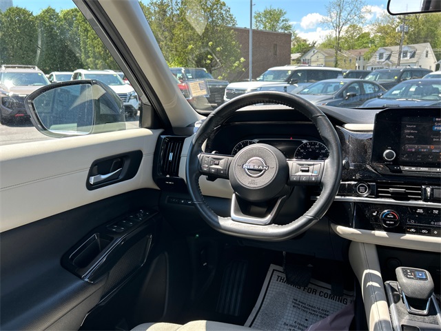 Vehicle image 22 of 25