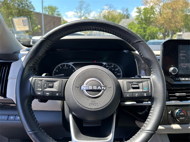 Vehicle image 12 of 25
